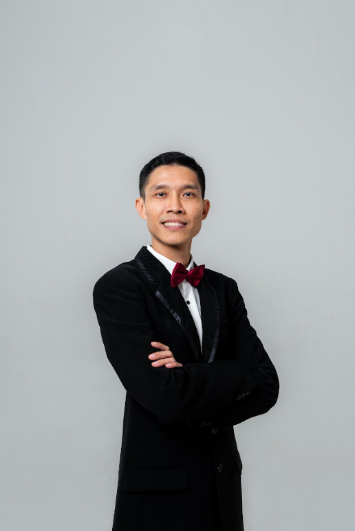 ST.LOUIS 指揮者写真.png